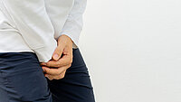 Urologenzentrum Wien - Harnleitertumor bei einer Person, die Schmerzen im Unterleib hat.