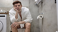Urologenzentrum Wien - Harnstau bei einer Person, Unwohlsein beim Toilettengang.